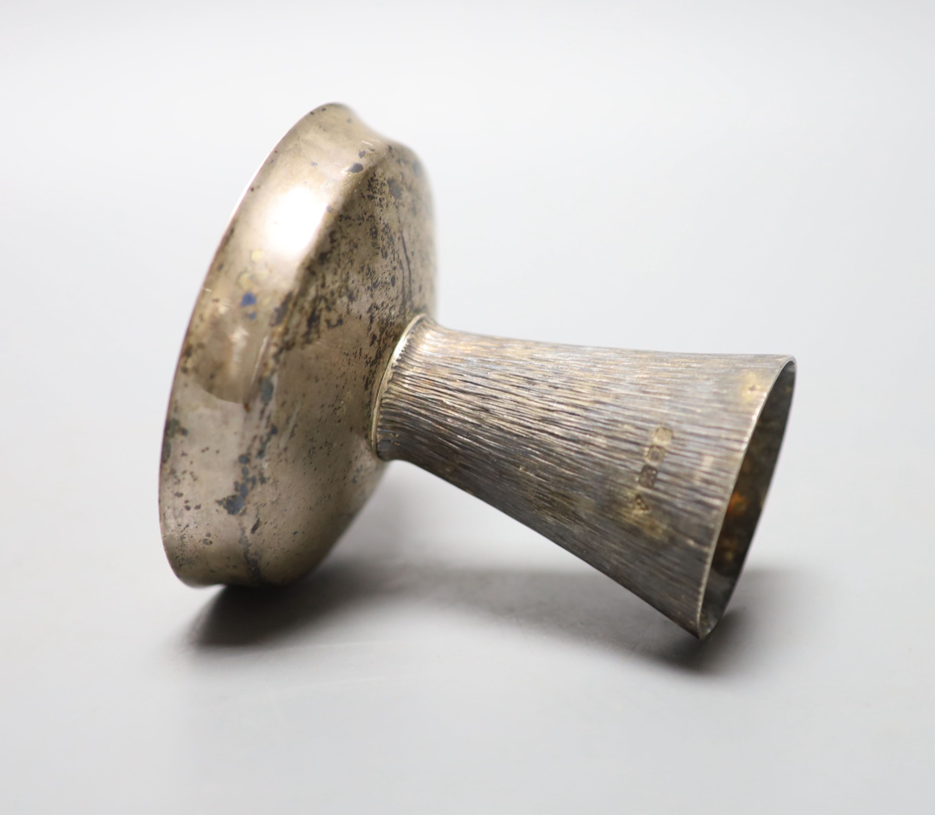 A modern part textured silver candlestick by Brian Leslie Fuller, London, 1985, 88mm, 177 grams.